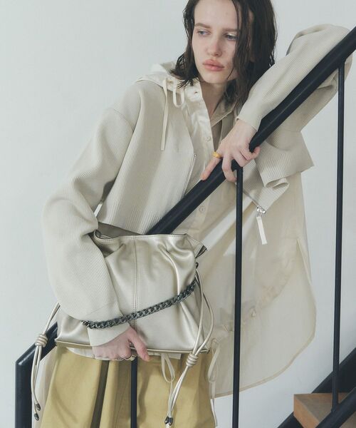 YECCA VECCA（イェッカヴェッカ）の「2wayチェーンギャザーバッグ（ショルダーバッグ・レディース・ブラック/シルバー/ゴールド・FREE）」の3枚目の写真