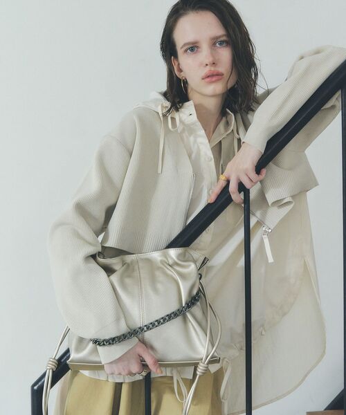 YECCA VECCA（イェッカヴェッカ）の「2wayチェーンギャザーバッグ（ショルダーバッグ・レディース・ブラック/シルバー/ゴールド・FREE）」の10枚目の写真