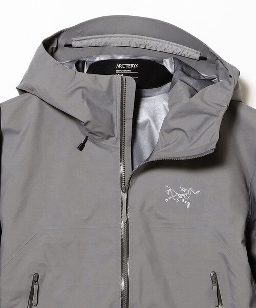 ARC'TERYX(アークテリクス)の「ARC’TERYX / Beta SL Jacket(ブルゾン・メンズ・チャコールグレー/ブラック・MEDIUM/LARGE/SMALL)」の4枚目の写真
