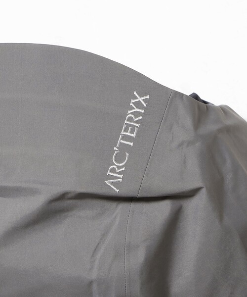 ARC'TERYX(アークテリクス)の「ARC’TERYX / Beta SL Jacket(ブルゾン・メンズ・チャコールグレー/ブラック・MEDIUM/LARGE/SMALL)」の5枚目の写真