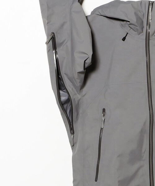 ARC'TERYX(アークテリクス)の「ARC’TERYX / Beta SL Jacket(ブルゾン・メンズ・チャコールグレー/ブラック・MEDIUM/LARGE/SMALL)」の6枚目の写真