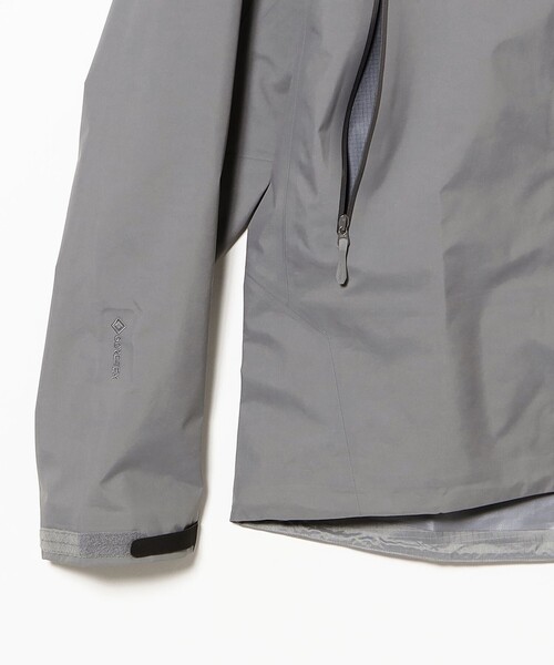 ARC'TERYX(アークテリクス)の「ARC’TERYX / Beta SL Jacket(ブルゾン・メンズ・チャコールグレー/ブラック・MEDIUM/LARGE/SMALL)」の8枚目の写真