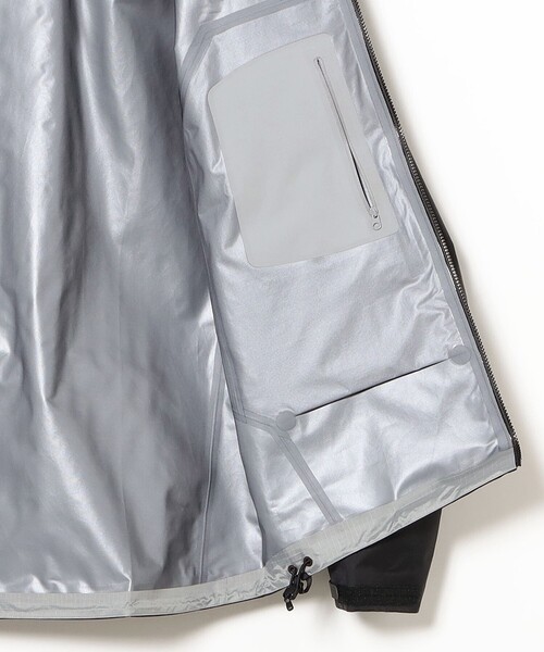 ARC'TERYX(アークテリクス)の「ARC’TERYX / Beta SL Jacket(ブルゾン・メンズ・チャコールグレー/ブラック・MEDIUM/LARGE/SMALL)」の15枚目の写真