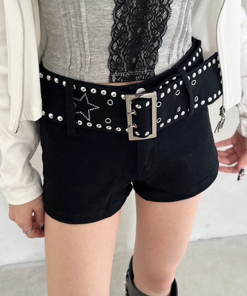 Bamm(バム)の「スタッズベルト付きタイトショートパンツ(デニムパンツ・レディース・ブラック/ホワイト・M)」の1枚目の写真