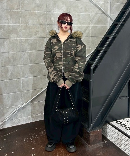 Chikashitsu +(チカシツプラス)の「【Chikashitsu +】cropped camouflage fur zip hoodie / 【チカシツプラス】クロップドカモフラージュファー付きジップパーカー(パーカー・メンズ・チャコール/カーキ・ONE SIZE)」の10枚目の写真