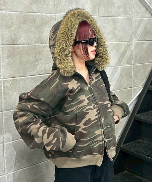 Chikashitsu +(チカシツプラス)の「【Chikashitsu +】cropped camouflage fur zip hoodie / 【チカシツプラス】クロップドカモフラージュファー付きジップパーカー(パーカー・メンズ・チャコール/カーキ・ONE SIZE)」の16枚目の写真