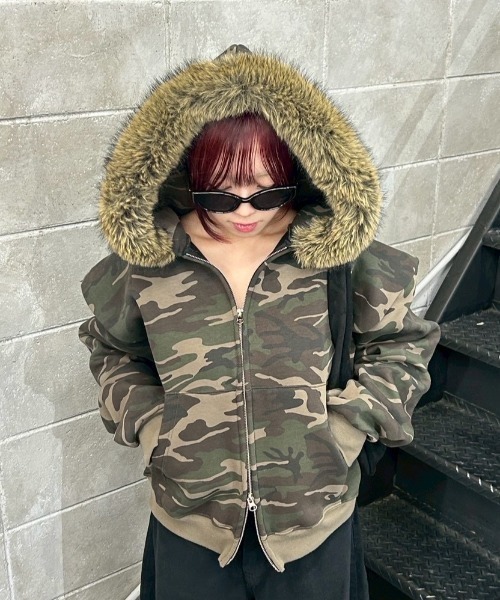 Chikashitsu +(チカシツプラス)の「【Chikashitsu +】cropped camouflage fur zip hoodie / 【チカシツプラス】クロップドカモフラージュファー付きジップパーカー(パーカー・メンズ・チャコール/カーキ・ONE SIZE)」の14枚目の写真