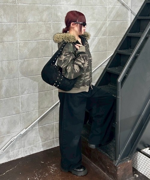 Chikashitsu +(チカシツプラス)の「【Chikashitsu +】cropped camouflage fur zip hoodie / 【チカシツプラス】クロップドカモフラージュファー付きジップパーカー(パーカー・メンズ・チャコール/カーキ・ONE SIZE)」の11枚目の写真