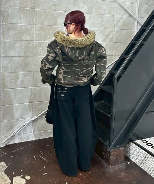 Chikashitsu +(チカシツプラス)の「【Chikashitsu +】cropped camouflage fur zip hoodie / 【チカシツプラス】クロップドカモフラージュファー付きジップパーカー(パーカー・メンズ・チャコール/カーキ・ONE SIZE)」の12枚目の写真
