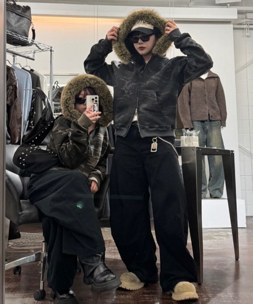 Chikashitsu +(チカシツプラス)の「【Chikashitsu +】cropped camouflage fur zip hoodie / 【チカシツプラス】クロップドカモフラージュファー付きジップパーカー(パーカー・メンズ・チャコール/カーキ・ONE SIZE)」の8枚目の写真