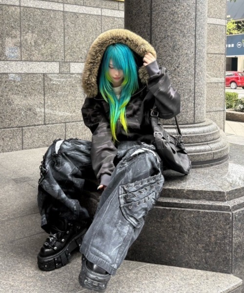 Chikashitsu +(チカシツプラス)の「【Chikashitsu +】cropped camouflage fur zip hoodie / 【チカシツプラス】クロップドカモフラージュファー付きジップパーカー(パーカー・メンズ・チャコール/カーキ・ONE SIZE)」の5枚目の写真