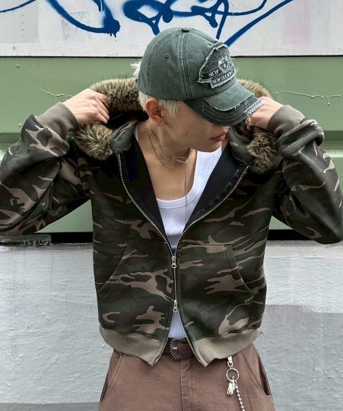 Chikashitsu +(チカシツプラス)の「【Chikashitsu +】cropped camouflage fur zip hoodie / 【チカシツプラス】クロップドカモフラージュファー付きジップパーカー(パーカー・メンズ・チャコール/カーキ・ONE SIZE)」の22枚目の写真