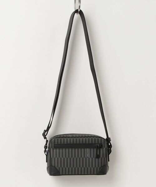 ARMANI EXCHANGE（アルマーニエクスチェンジ）の「【A|X アルマーニ エクスチェンジ】ジオメトリックプリント ショルダーバッグ（ショルダーバッグ・メンズ・ブラック・FREE）」の2枚目の写真
