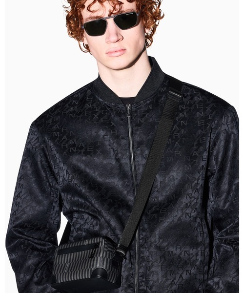 ARMANI EXCHANGE（アルマーニエクスチェンジ）の「【A|X アルマーニ エクスチェンジ】ジオメトリックプリント ミニショルダーバッグ（ショルダーバッグ・メンズ・ブラック・FREE）」の7枚目の写真