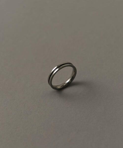 SMELLY(スメリー)の「ステンレスブラックラインリング(リング・メンズ・シルバー系その他・18)」の1枚目の写真