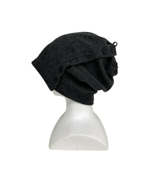 Never mind the XU / Chikashitsu+(ネバーマインド ザ エックスユー / チカシツプラス)の「【nmtc+】button neck warmer cap / 【エヌエムティーシープラス】ボタンネックウォーマーキャップ<着用動画あり>(ニットキャップ/ビーニー・メンズ・チャコール/グレー・ONE SIZE)」の8枚目の写真