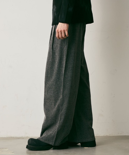 Shoowtime（ショウタイム）の「Tuck Drape Wide Slacks / タック ドレープワイドスラックス（スラックス・メンズ・アイボリー/チャコールグレー・X-LARGE/LARGE/MEDIUM）」の6枚目の写真