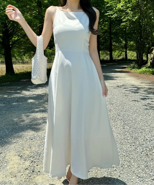 LUCPY(ラクピー)の「エアリーフレア ノースリーブロングワンピース(ワンピース・レディース・ブラック/ホワイト・LARGE/MEDIUM/SMALL)」の1枚目の写真