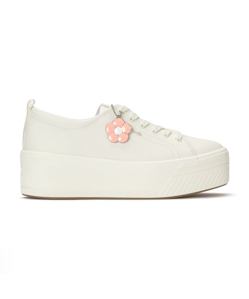 Keds（ケッズ）の「Keds ケッズ スカイラー レザー デイジー チャーム オフホワイト（スニーカー・レディース・オフホワイト・25.0cm/24.5cm/24.0cm/23.5cm/23.0cm/22.5cm）」の2枚目の写真