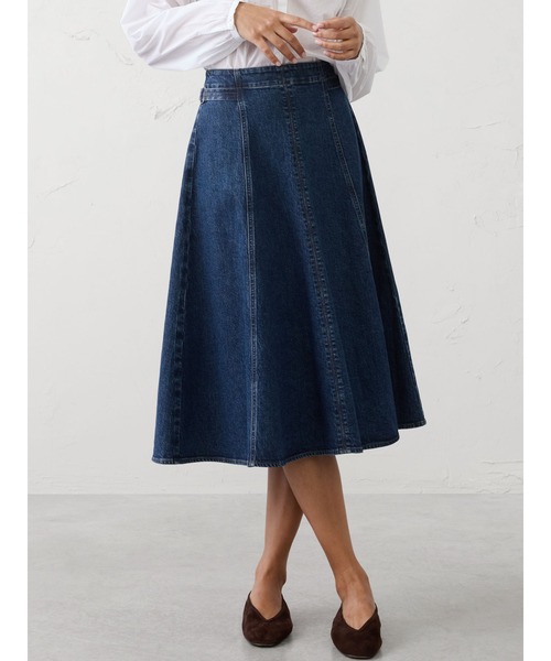 BANANA REPUBLIC FACTORY STORE(バナナリパブリック ファクトリーストア)の「BANANA REPUBLIC FACTORY STORE デニム フレア ミディスカート(デニムスカート・レディース・アイボリー/インディゴブルー・8/6/4/2/0)」の2枚目の写真