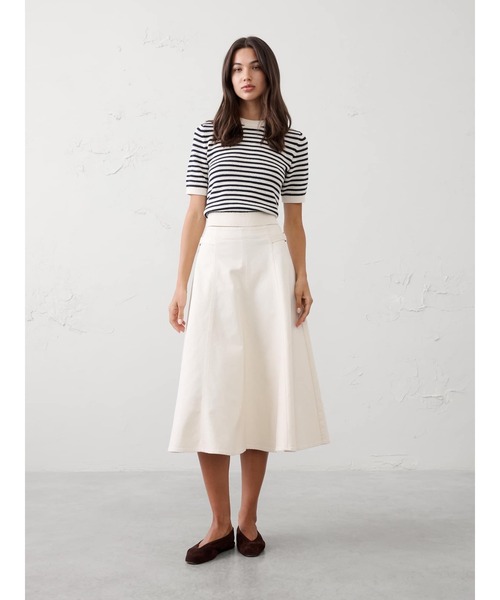 BANANA REPUBLIC FACTORY STORE(バナナリパブリック ファクトリーストア)の「BANANA REPUBLIC FACTORY STORE デニム フレア ミディスカート(デニムスカート・レディース・アイボリー/インディゴブルー・8/6/4/2/0)」の4枚目の写真