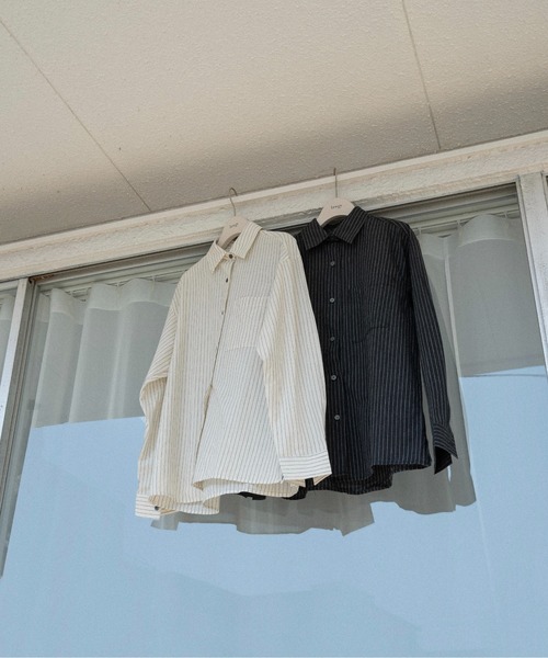 lawgy(ラウジー)の「thin stripe soft shirt / スィンストライプソフトシャツ(シャツ/ブラウス・レディース・ブラック/ホワイト・FREE)」の4枚目の写真