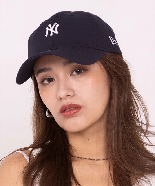 NEW ERA(ニューエラ)の「【NEW ERA/ニューエラ】9TWENTY MLB NY YANKEES MINI LOGO CAP ニューヨークヤンキース キャップ 帽子 ユニセックス(キャップ・レディース・ネイビー/チャコールグレー/ブラック/ライトベージュ・FREE)」の4枚目の写真
