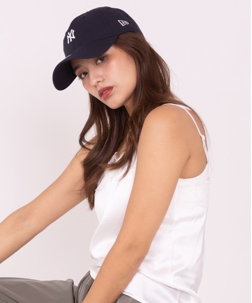 NEW ERA(ニューエラ)の「【NEW ERA/ニューエラ】9TWENTY MLB NY YANKEES MINI LOGO CAP ニューヨークヤンキース キャップ 帽子 ユニセックス(キャップ・レディース・ネイビー/チャコールグレー/ブラック/ライトベージュ・FREE)」の17枚目の写真
