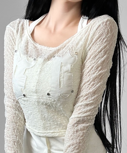 FOLLOWIN(フォロウィン)の「【2COLOR】ゴシックロゴレースショートトップス(Tシャツ/カットソー・レディース・ホワイト/ブラック・FREE)」の4枚目の写真