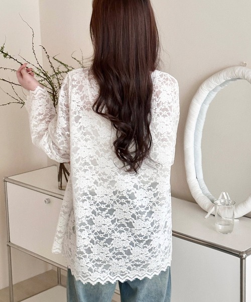 DAY CLOSET(デイ クローゼット)の「【透け感×花柄×レース 】長袖 開襟 Vネック スカラップ風トップス レディース(シャツ/ブラウス・レディース・ホワイト・M)」の8枚目の写真