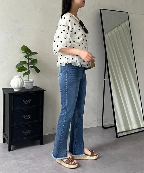 prose verse(プロズヴェール)の「フロントスリットストレッチデニムパンツ(デニムパンツ・レディース・ブルー・PL/PM/LARGE/MEDIUM/TL)」の2枚目の写真