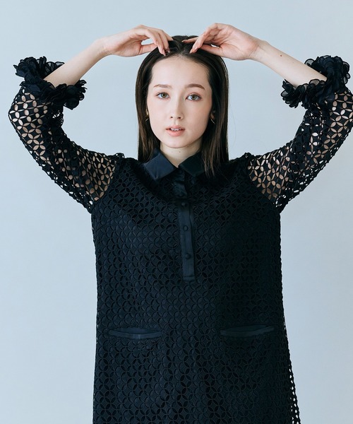 Audie a Muses(オーディアミューズ)の「【人気のため追加】ラグジュアリーレースワンピース(ワンピース・レディース・オフホワイト/ブラック・38/40/42)」の3枚目の写真