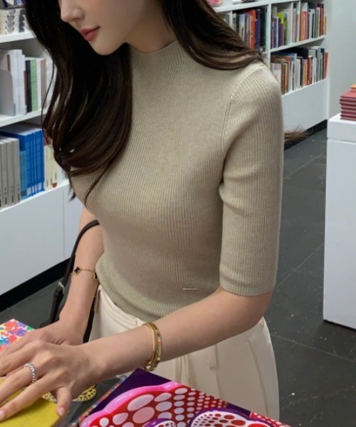 AMAJI(アマジ)の「半袖ニットトップス クルーネック(Tシャツ/カットソー・レディース・カーキ・FREE)」の4枚目の写真