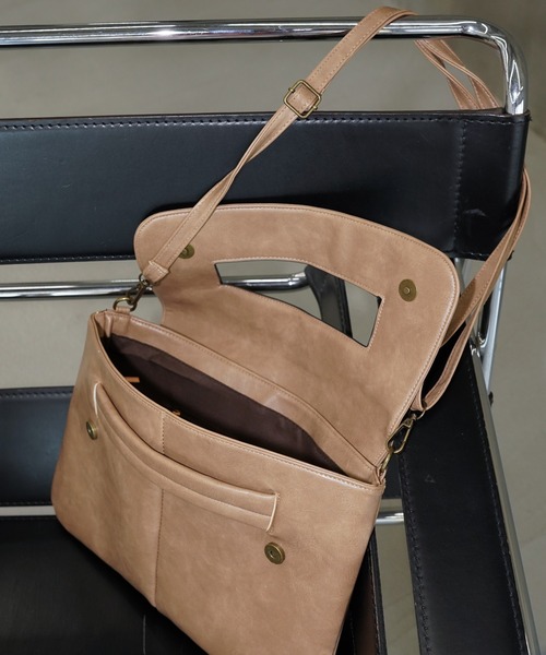 chuclla(チュクラ)の「ヴィンテージ ライクハンドルクラッチバッグ cha26s070(クラッチバッグ・レディース・ブラック/ベージュ・FREE)」の22枚目の写真