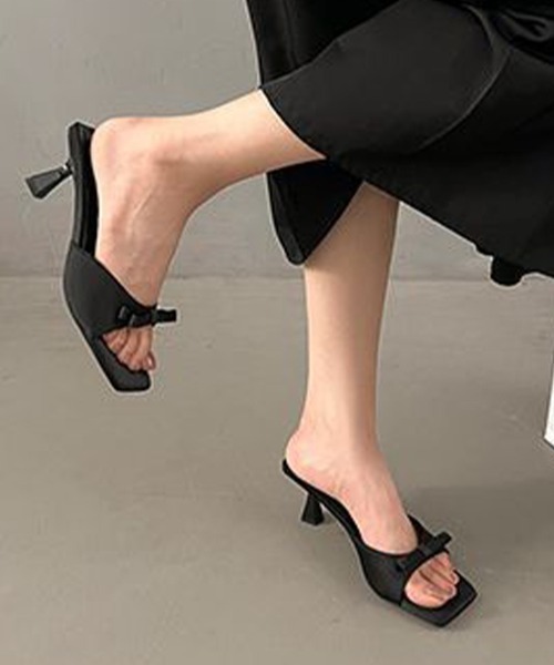 mielu(ミエル)の「スクエアトゥリボンミュール(パンプス・レディース・ホワイト/ピンクベージュ/ブラック・24.0cm/23.5cm/24.5cm)」の10枚目の写真