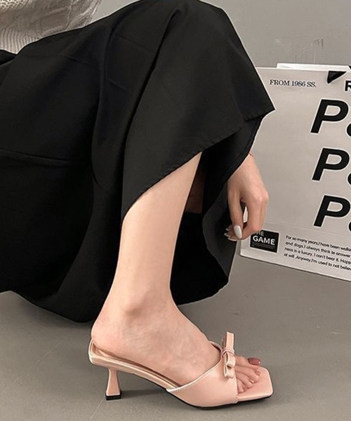 mielu(ミエル)の「スクエアトゥリボンミュール(パンプス・レディース・ホワイト/ピンクベージュ/ブラック・24.0cm/23.5cm/24.5cm)」の16枚目の写真