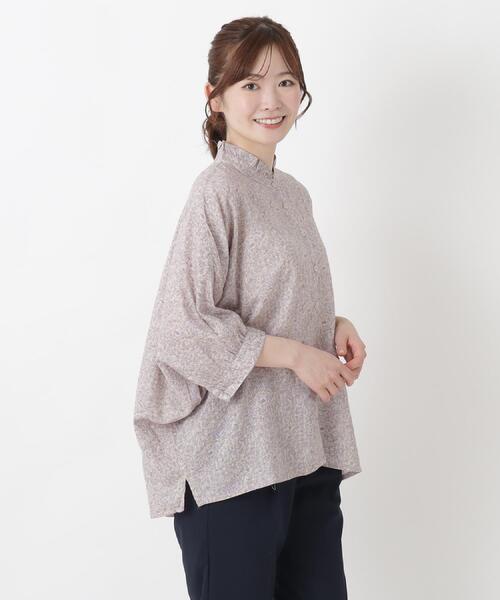 one'sterrace(ワンズテラス)の「ドビーストライプ 花柄ドルマンブラウス(シャツ/ブラウス・レディース・ネイビー系5/アイボリー系8/ライトグレー系8・02)」の2枚目の写真