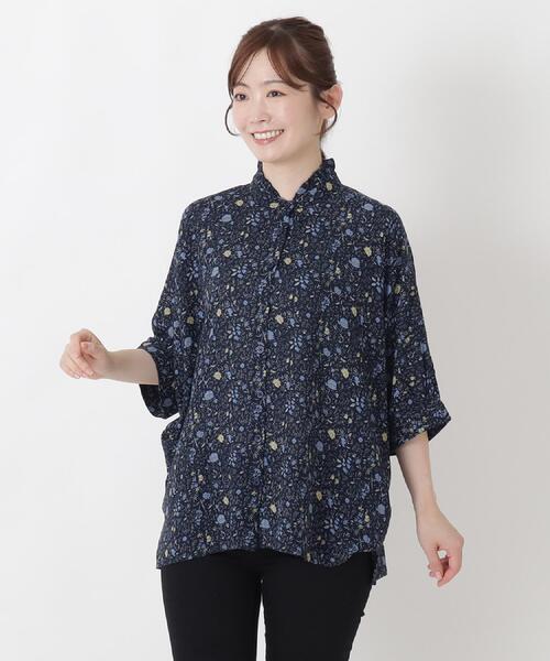 one'sterrace(ワンズテラス)の「ドビーストライプ 花柄ドルマンブラウス(シャツ/ブラウス・レディース・ネイビー系5/アイボリー系8/ライトグレー系8・02)」の3枚目の写真