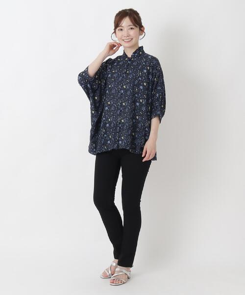 one'sterrace(ワンズテラス)の「ドビーストライプ 花柄ドルマンブラウス(シャツ/ブラウス・レディース・ネイビー系5/アイボリー系8/ライトグレー系8・02)」の9枚目の写真