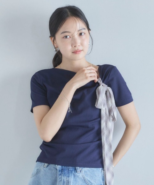 archives(アルシーヴ)の「【チェックリボンが主役の着映えトップス】2wayチェックシフォンリボンドレープカットTOPS(Tシャツ/カットソー・レディース・ブラック/ネイビー/アイボリー・MEDIUM)」の13枚目の写真
