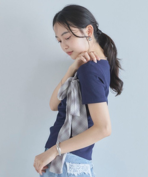 archives(アルシーヴ)の「【チェックリボンが主役の着映えトップス】2wayチェックシフォンリボンドレープカットTOPS(Tシャツ/カットソー・レディース・ブラック/ネイビー/アイボリー・MEDIUM)」の16枚目の写真