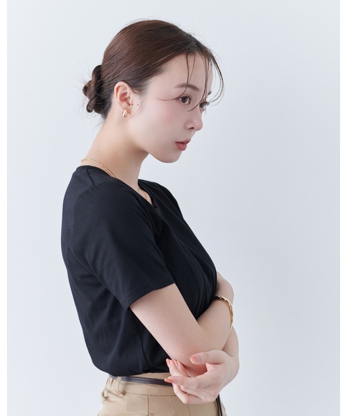 Olume (オリュム)の「ロゴエンブロイダリーTシャツ(Tシャツ/カットソー・レディース・ホワイト/ブラック・FREE)」の6枚目の写真