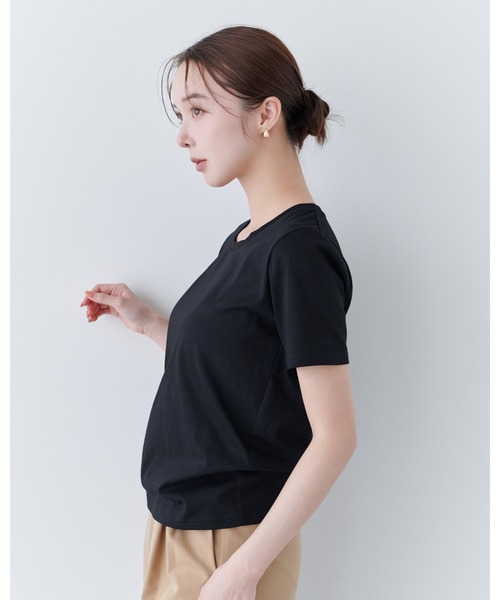 Olume (オリュム)の「ロゴエンブロイダリーTシャツ(Tシャツ/カットソー・レディース・ホワイト/ブラック・FREE)」の11枚目の写真