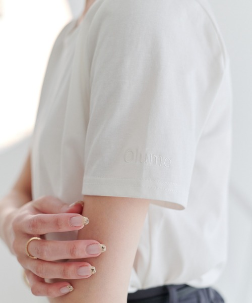 Olume （オリュム）の「ロゴエンブロイダリーTシャツ／クルーネック 丸首（Tシャツ/カットソー・レディース・ホワイト/ブラック・FREE）」の18枚目の写真