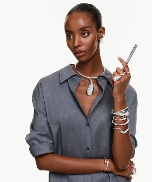 SWAROVSKI（スワロフスキー）の「【公式】【スワロフスキー】Classica ドロップピアス, ラウンドカット, ホワイト, スターリングシルバー（ピアス（両耳用）・レディース・シルバー・ONE SIZE）」の6枚目の写真
