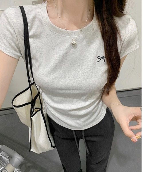 semuse（セミューズ）の「ワンポイントリボン刺繍Tシャツ（Tシャツ/カットソー・レディース・ライトグレー/ライトイエロー/ホワイト・FREE）」の6枚目の写真