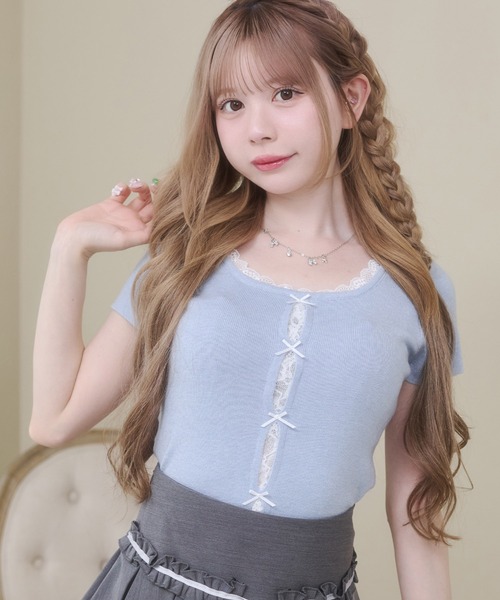 Rmine(アールマイン)の「フロントレース リボン リブ トップス(半袖)(Tシャツ/カットソー・レディース・ブルー/グレー/ピンク・FREE)」の1枚目の写真