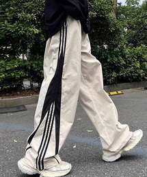 WYZ wear（ダブリューワイジィーウェア）の「サイドライントラックワイドパンツ/ユニセックス（その他パンツ）」