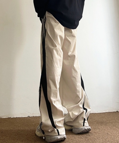 WYZ wear(ダブリューワイジィーウェア)の「サイドライントラックワイドパンツ/ユニセックス(その他パンツ・メンズ・アイボリー/ブラック・XL/M/L)」の5枚目の写真