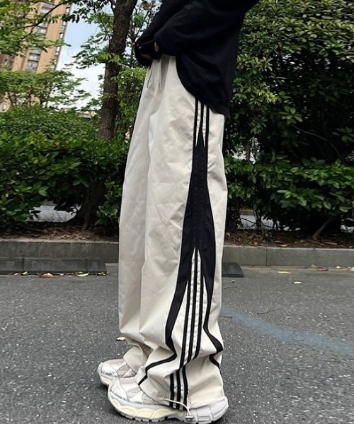 WYZ wear(ダブリューワイジィーウェア)の「サイドライントラックワイドパンツ/ユニセックス(その他パンツ・メンズ・アイボリー/ブラック・XL/M/L)」の6枚目の写真